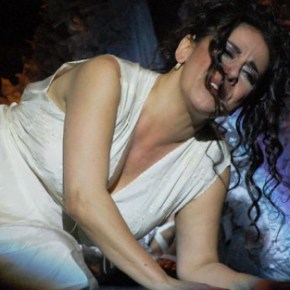 AL DIVÁN JULIA CALVO – Por Dra. Raquel&nbsp;Tesone