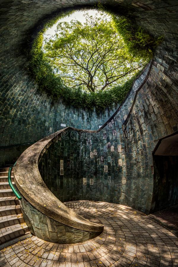 singapur-fort-canning-park-singapore-panoramic-view-underground-crossing-tunnel