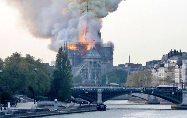 -_topshots-topshot-france-fire-notre-dame_30161176