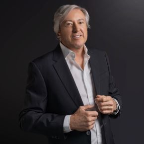 «EL JOVEN PRÍNCIPE SEÑALA EL CAMINO» de Alejandro G. Roemmers – Por Rosana&nbsp;Sanin